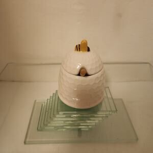 Honey Pot with Bee on lid Ceramic 4.5x3